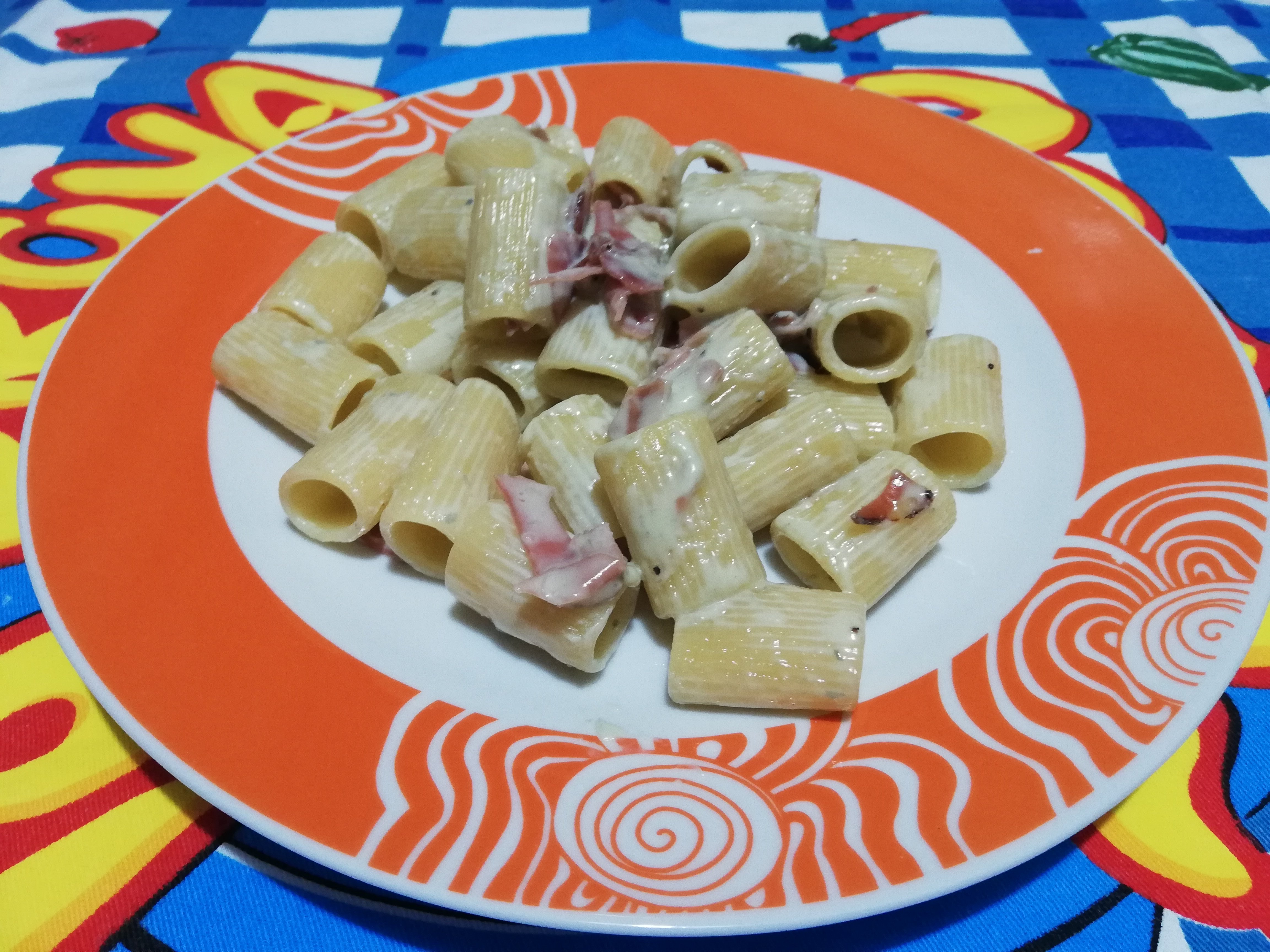 Mezze maniche speck e gorgonzola