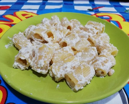 Pasta ricotta e pinoli