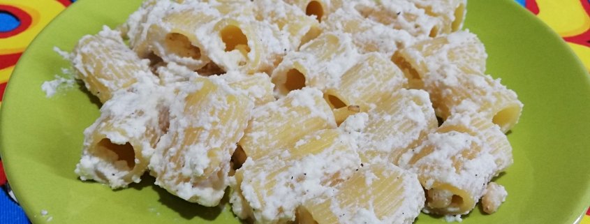 Pasta ricotta e pinoli