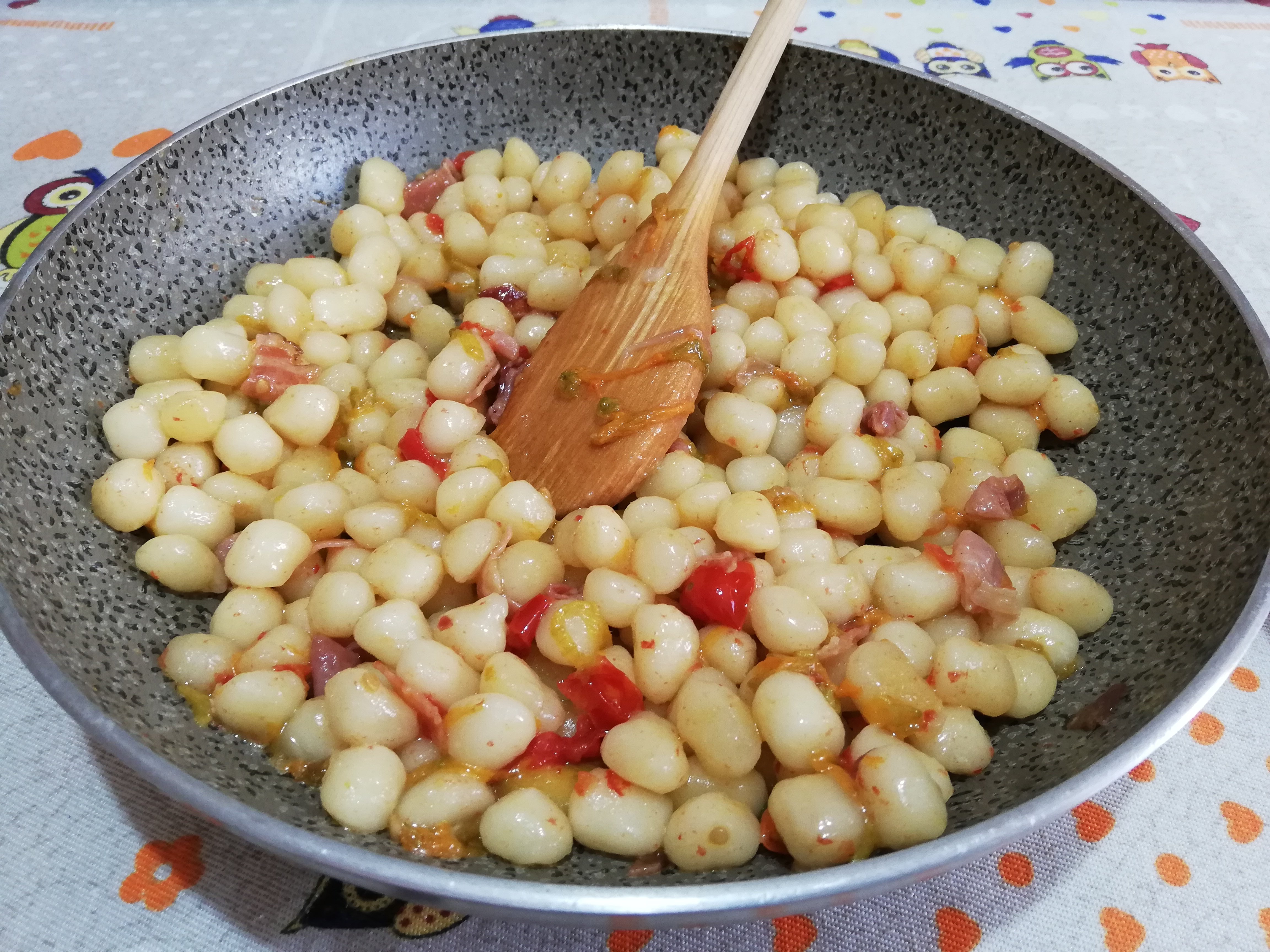Chicche napoletane con fiori di zucca e speck
