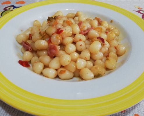 Chicche napoletane con fiori di zucca e speck