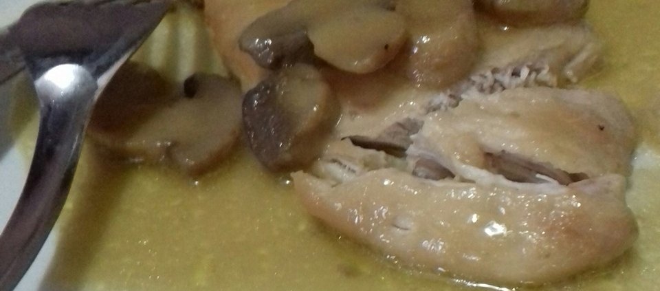 Scaloppine di pollo ai funghi champignon