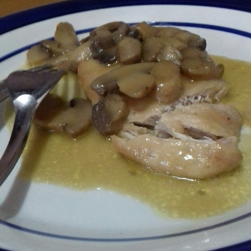 Scaloppine di pollo ai funghi champignon