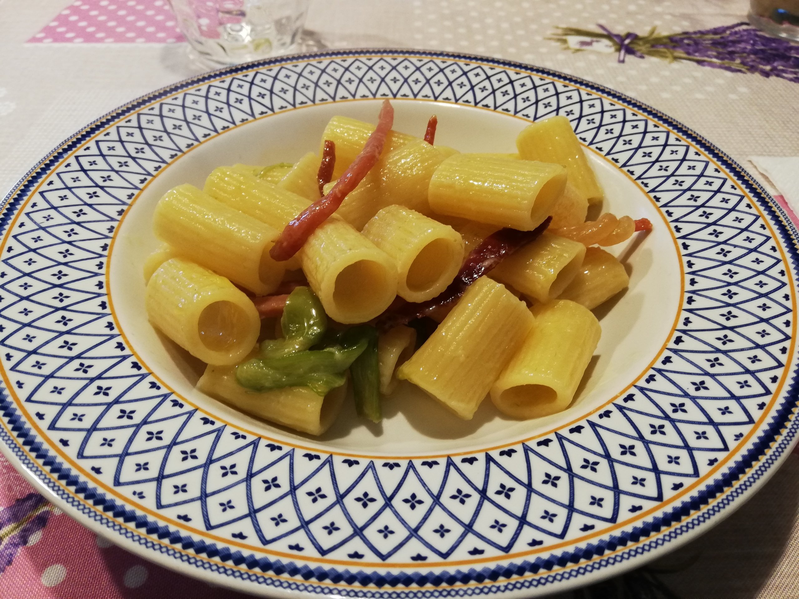 Mezze maniche asparagi e speck