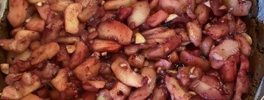 Crostata al cacao con mele e marmellata
