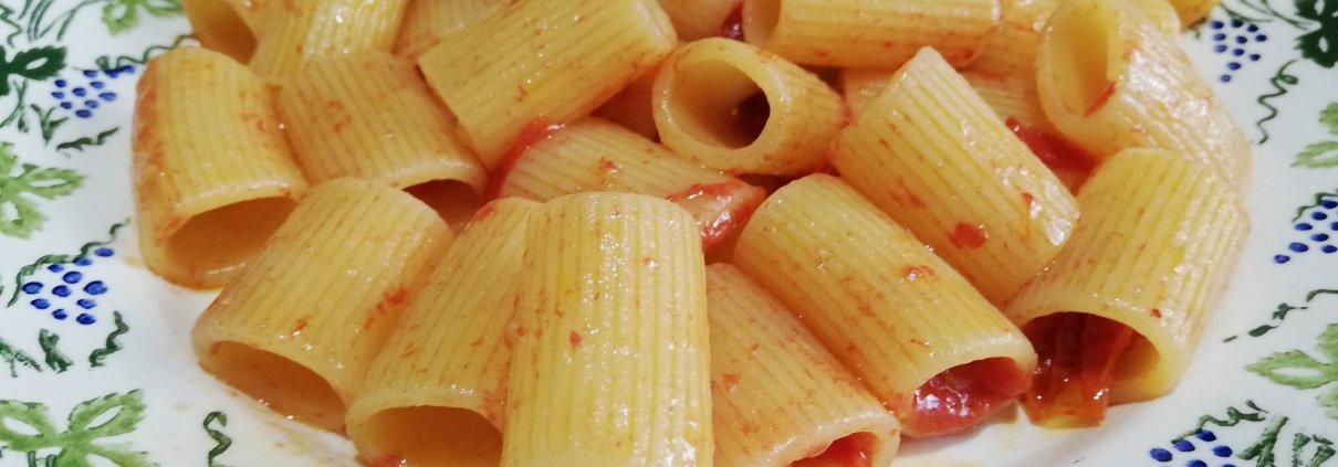 Mezze maniche datterini aglio e mentuccia
