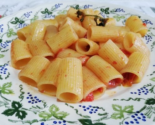 Mezze maniche datterini aglio e mentuccia