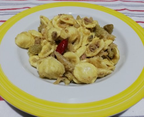 Orecchiette salsiccia capperi e broccoli