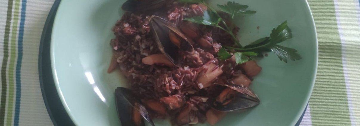 Riso integrale con dadolini di seppie e cozze