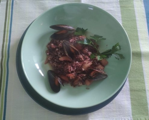 Riso integrale con dadolini di seppie e cozze