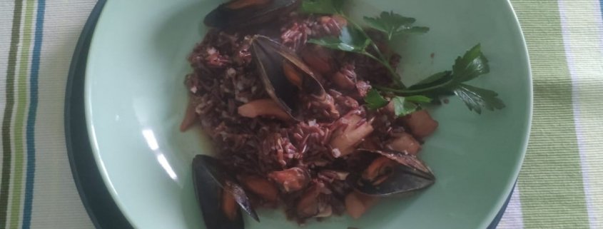 Riso integrale con dadolini di seppie e cozze