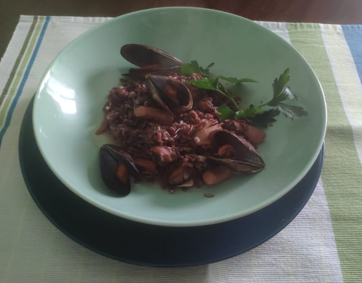 Riso integrale con dadolini di seppie e cozze