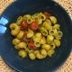 Conchiglie con pesto di rucola e pomodorini