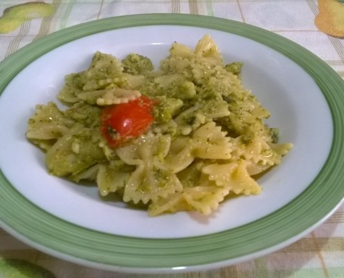 Farfalle con broccoletti siciliani e pomodorini
