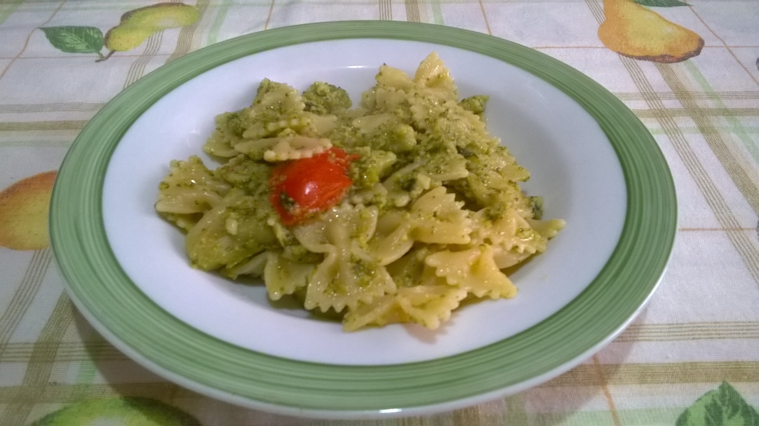 Farfalle con broccoletti siciliani e pomodorini