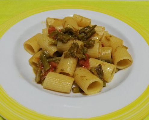 Mezze maniche asparagi e pomodorini