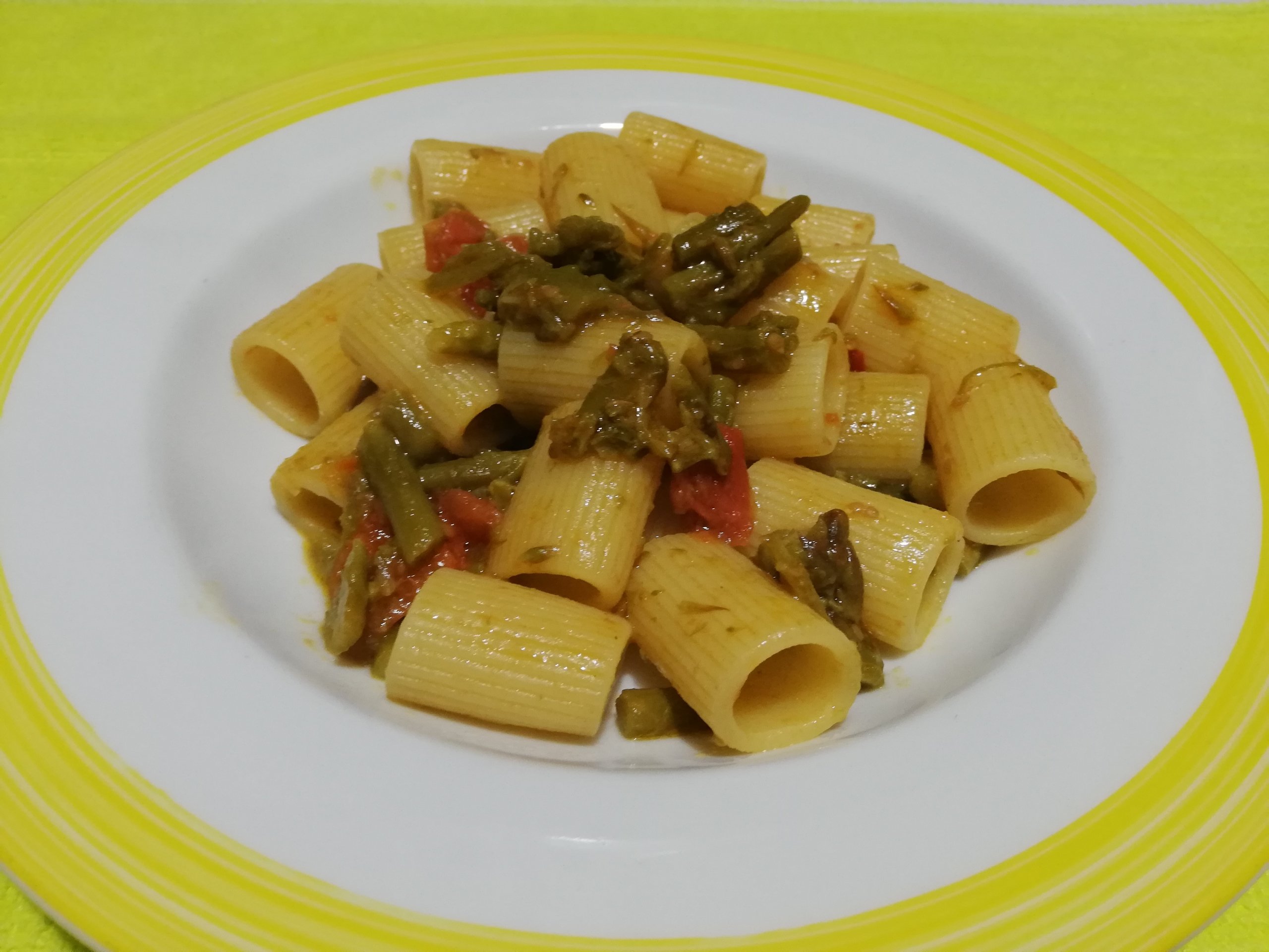 Mezze maniche asparagi e pomodorini