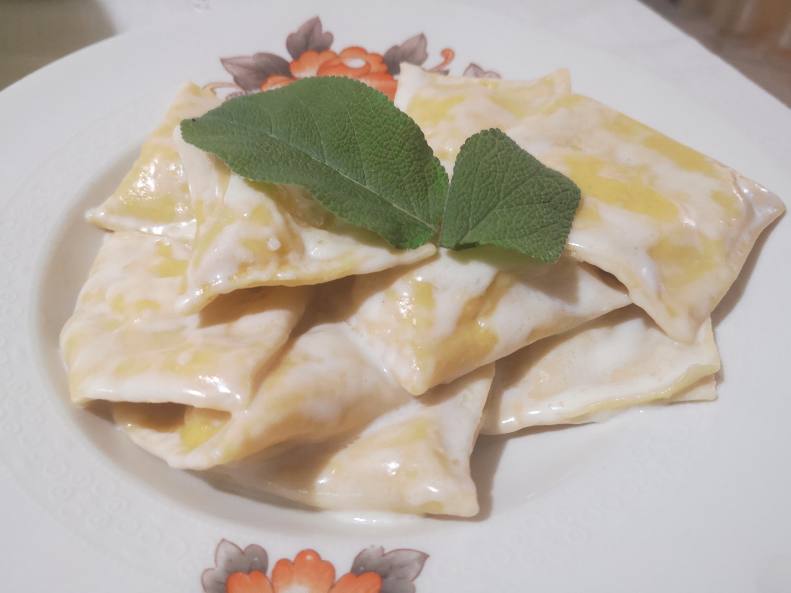 Ravioli ripieni di patate