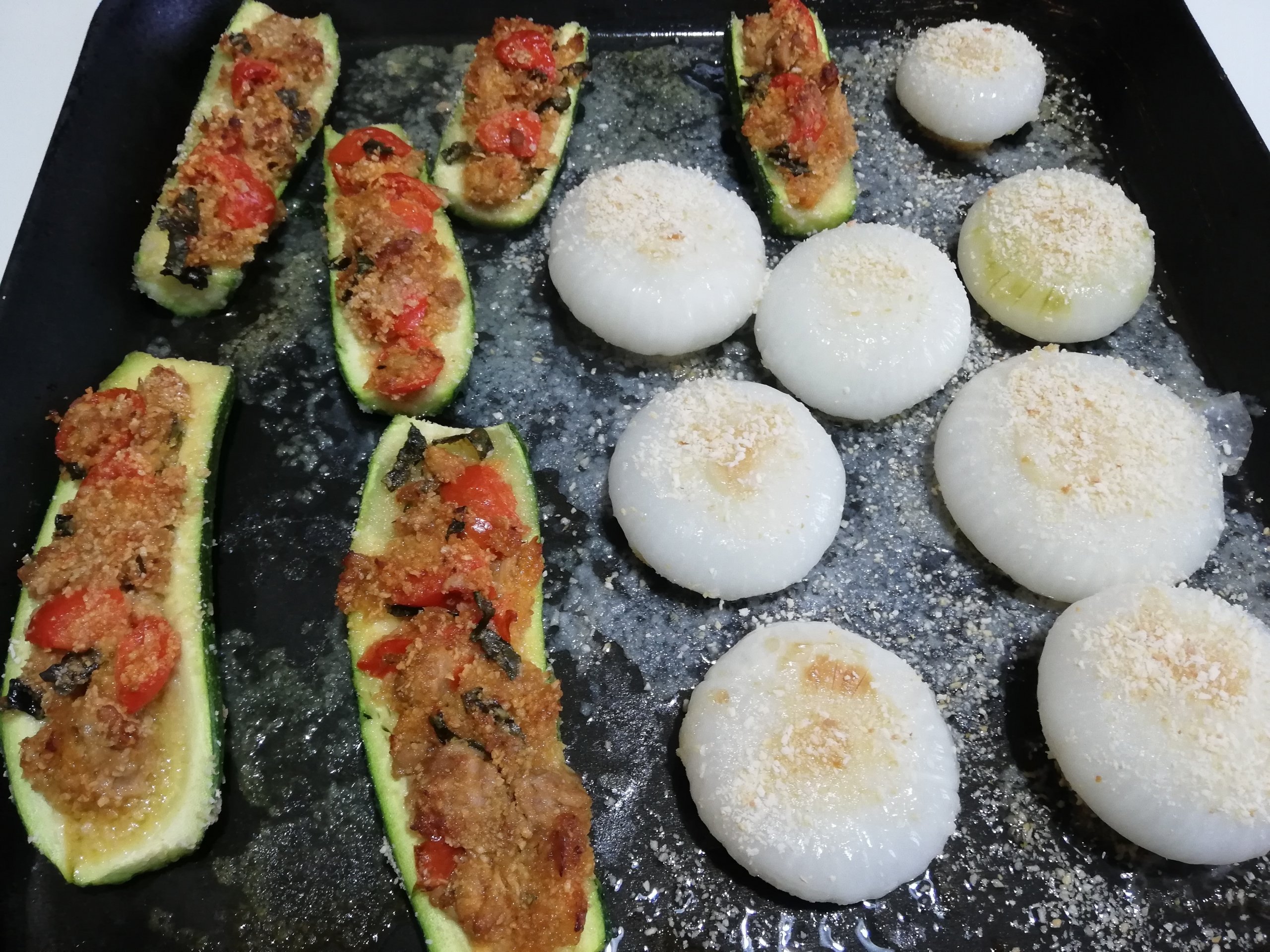 Zucchine ripiene al forno con le cipolle