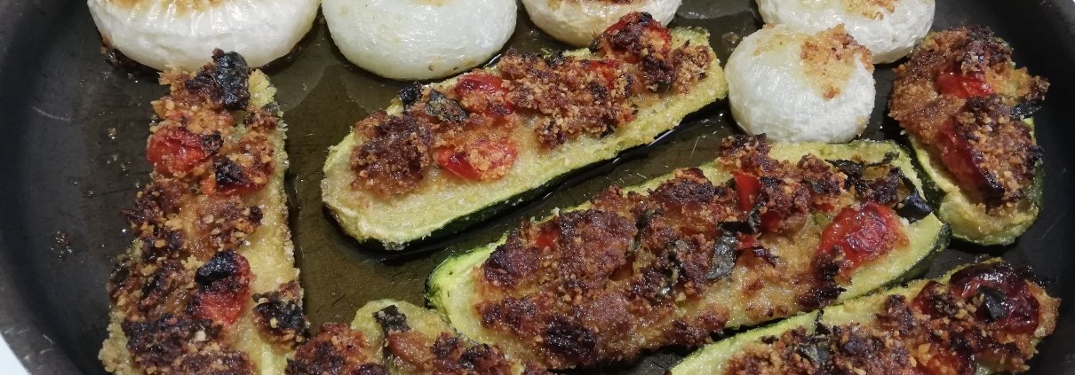 Zucchine ripiene al forno con le cipolle