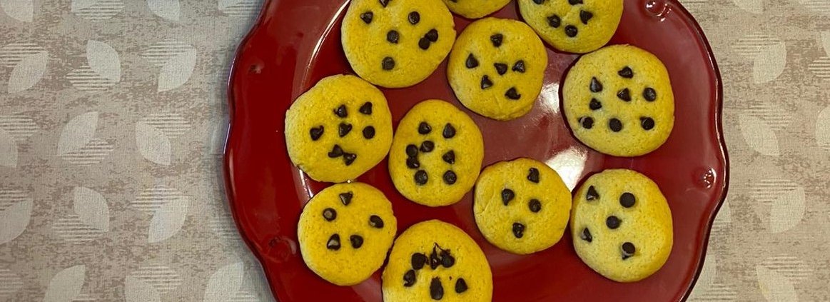 Biscotti di recupero con gocce di cioccolato