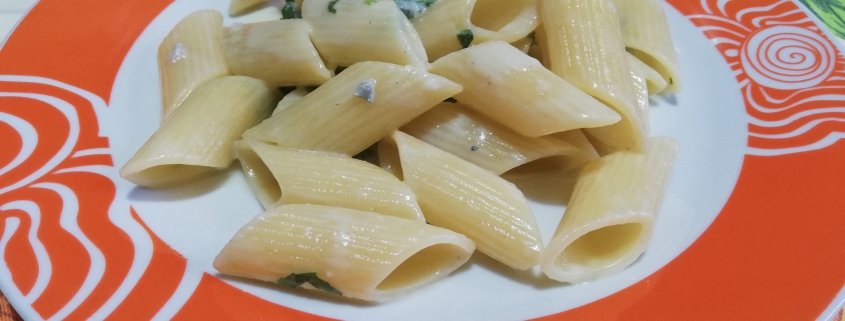 Pennoni rigati rughetta e gorgonzola