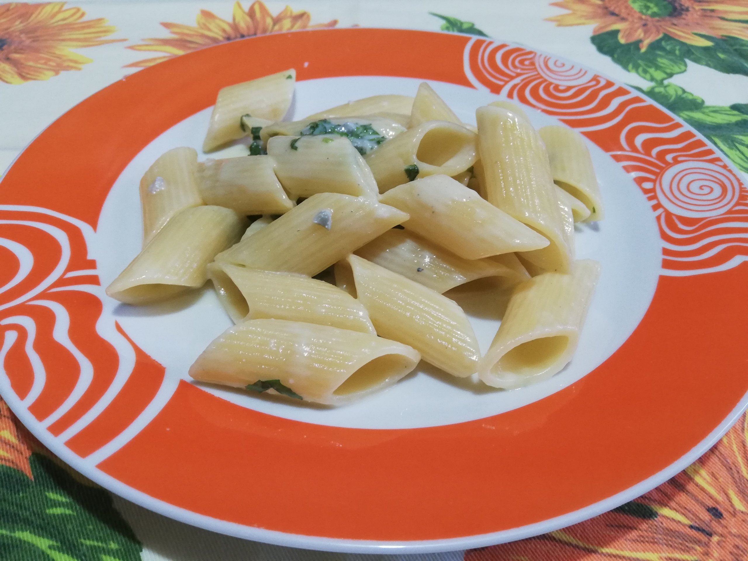 Pennoni rigati rughetta e gorgonzola