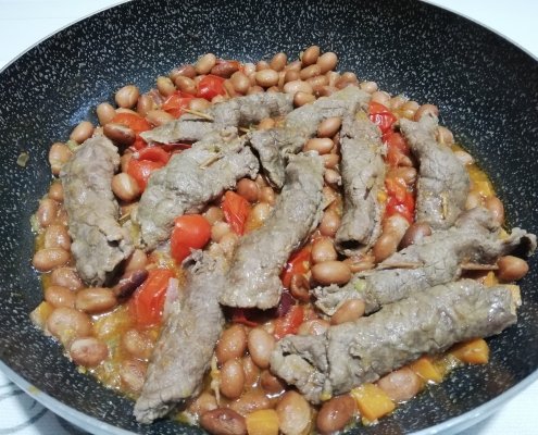 Involtini di carne con i fagioli