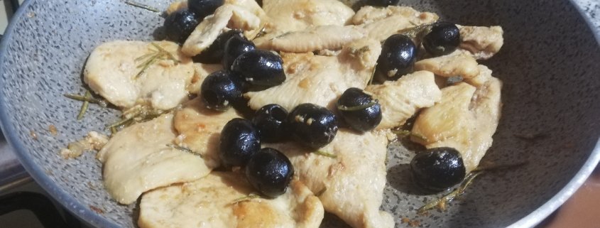 petti di pollo alle olive e rosmarino