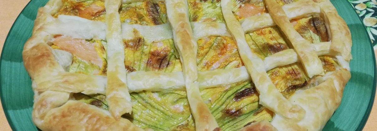 Torta rustica salmone e fiori di zucca