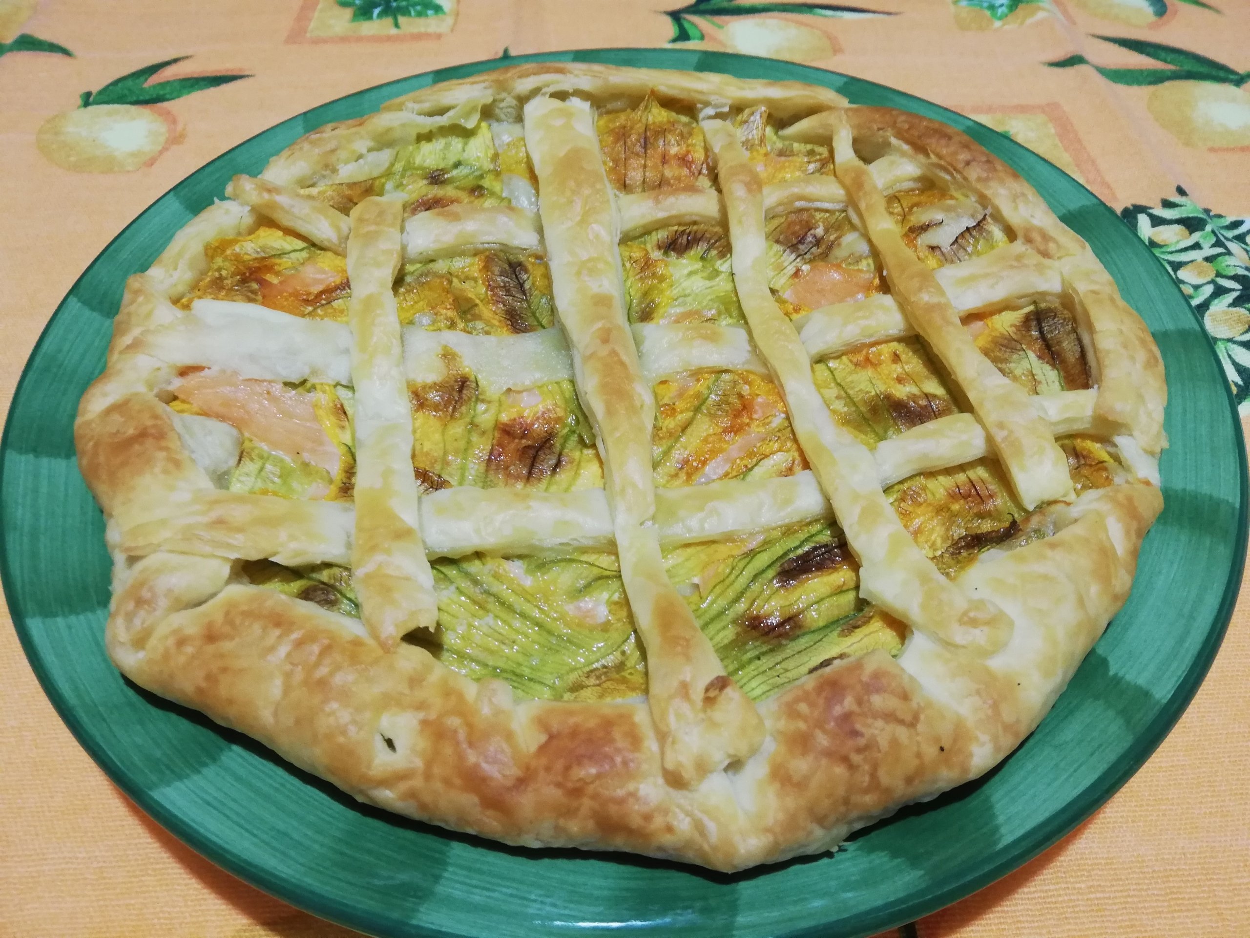 Torta rustica salmone e fiori di zucca