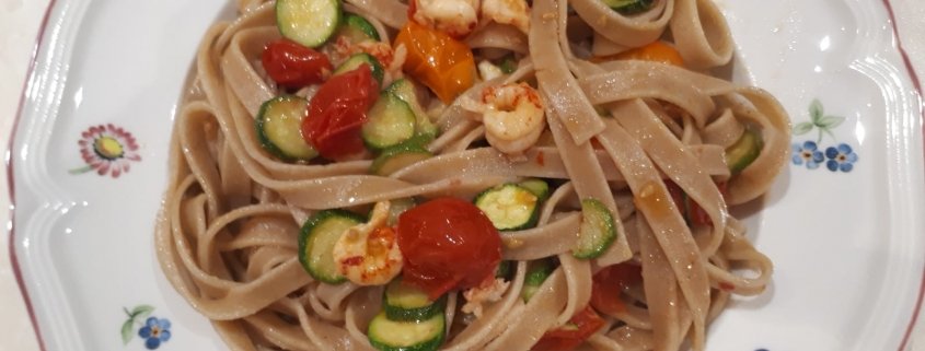 Fettuccine integrali con scampetti zucchine e pomodorini gialli e rossi di Sonia
