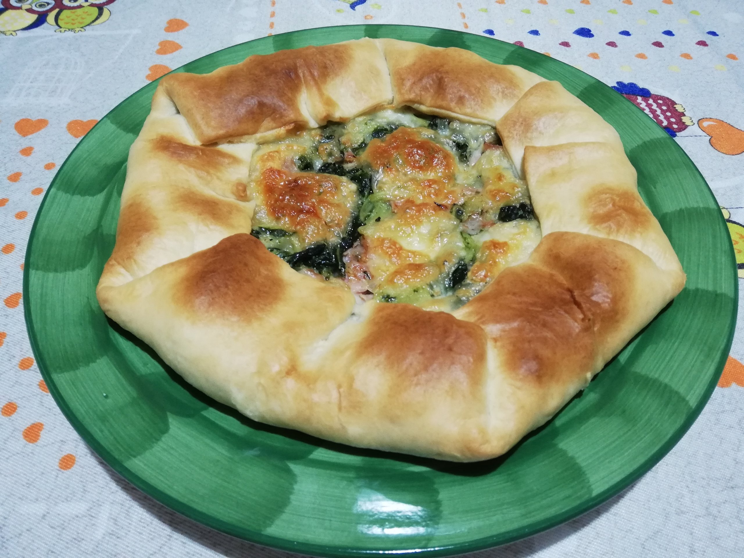 Torta salata con cavolo cinese e prosciutto cotto