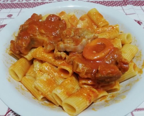 Rigatoni al sugo di ossibuchi