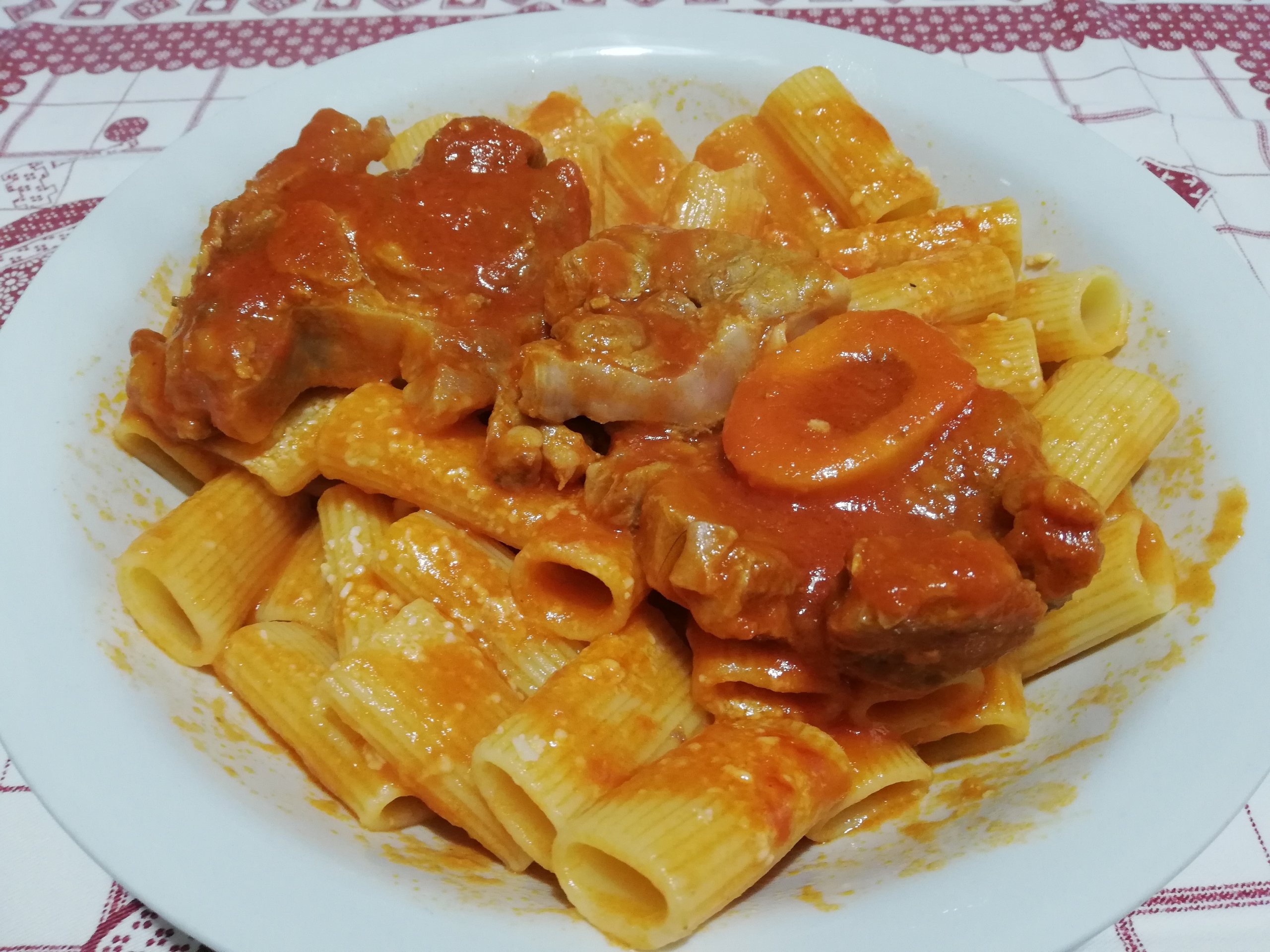 Rigatoni al sugo di ossibuchi