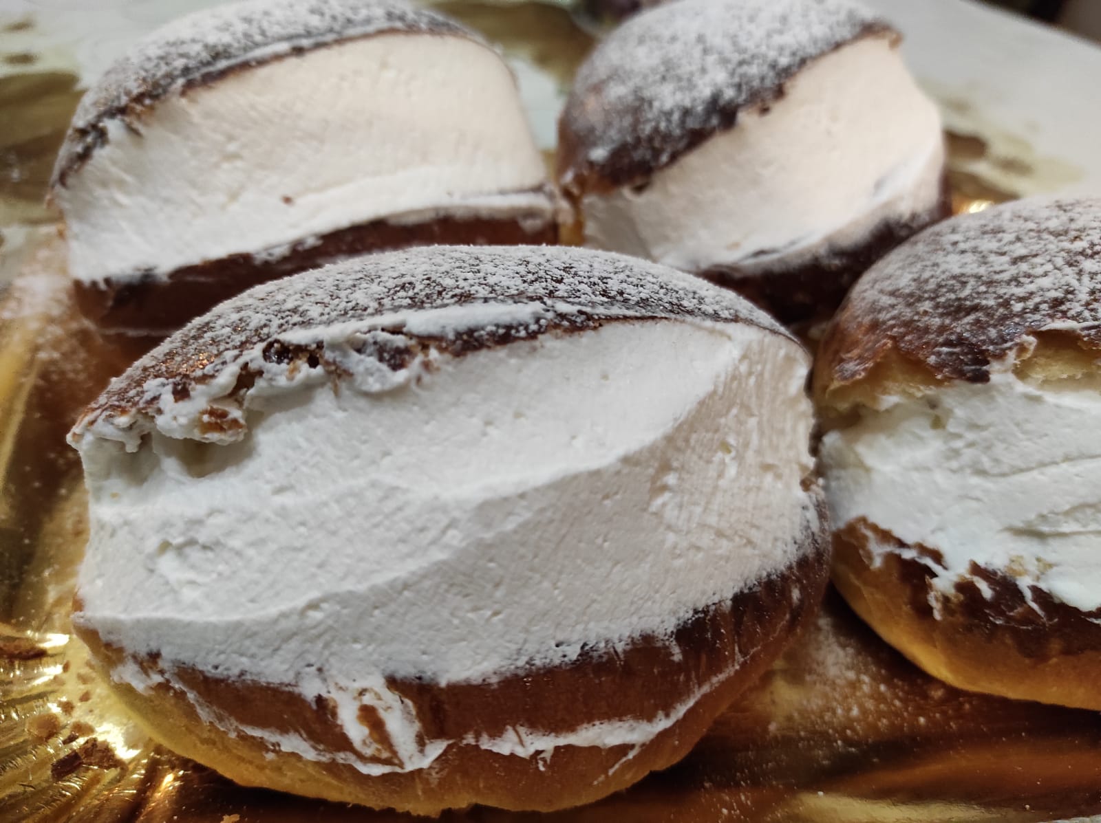 Maritozzi con la panna