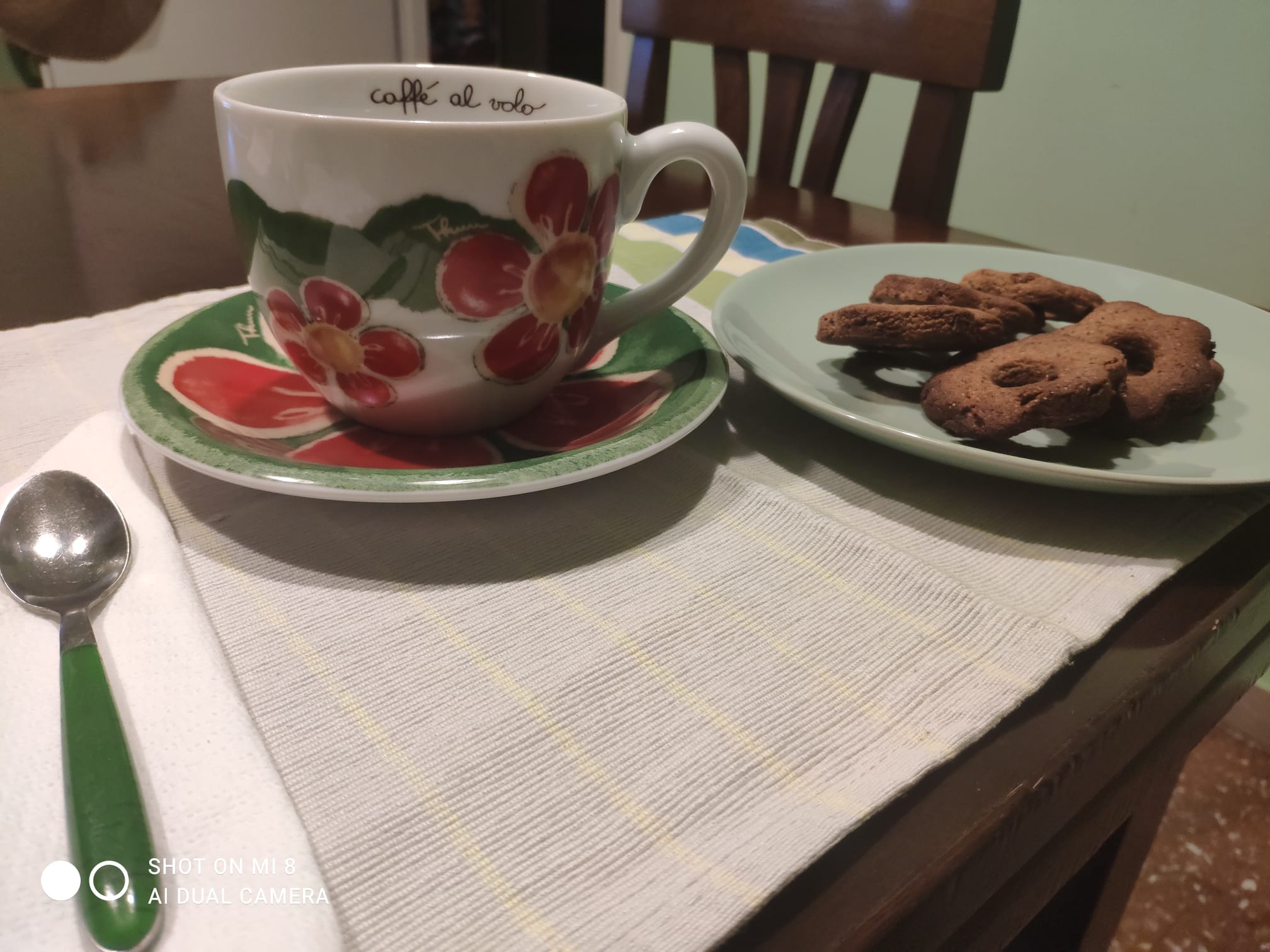 Biscotti margherita al grano saraceno con gocce di cioccolato senza glutine e lattosio