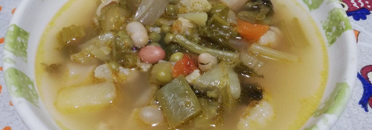 Minestrone di verdure e legumi