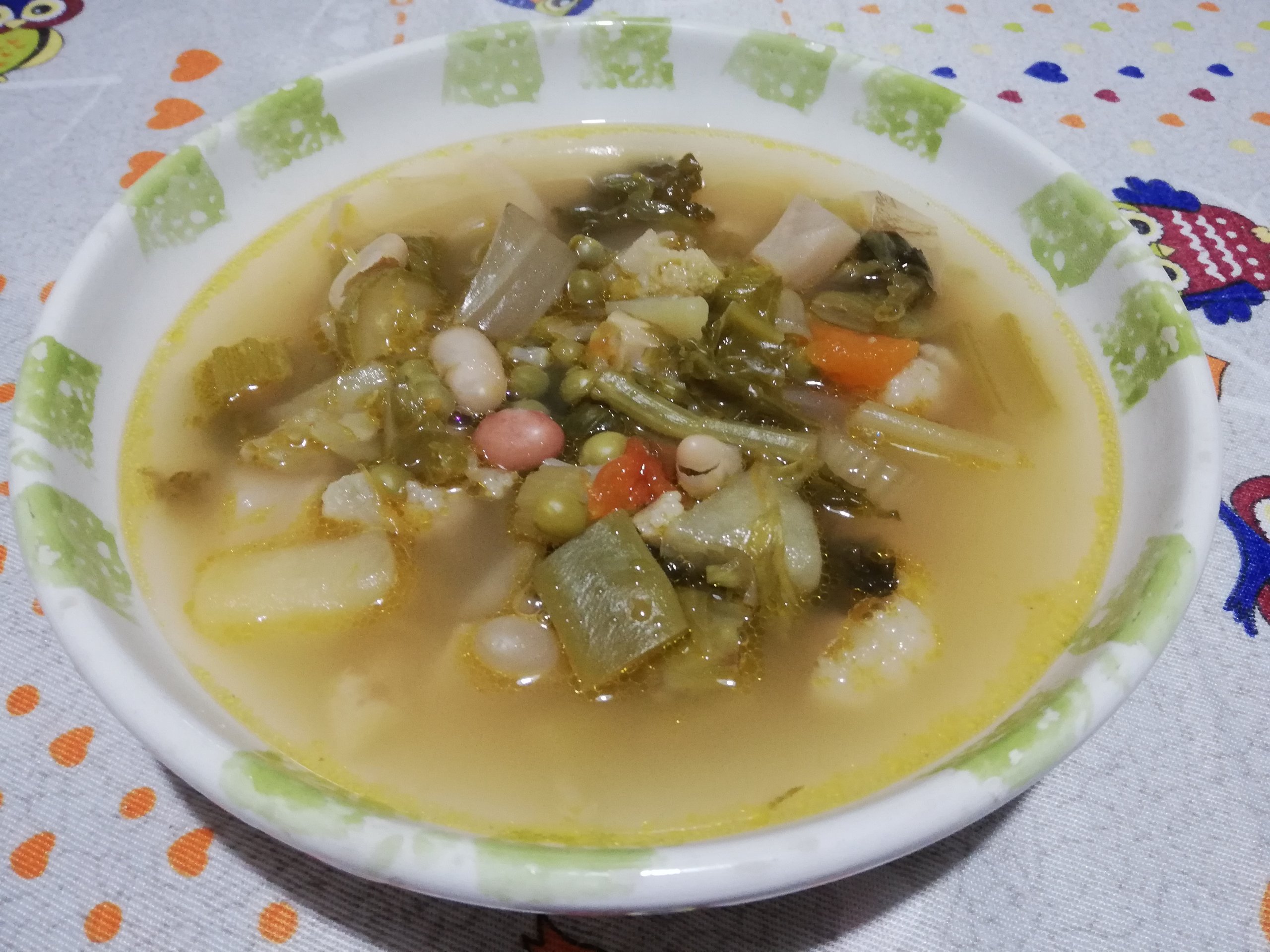 Minestrone di verdure e legumi