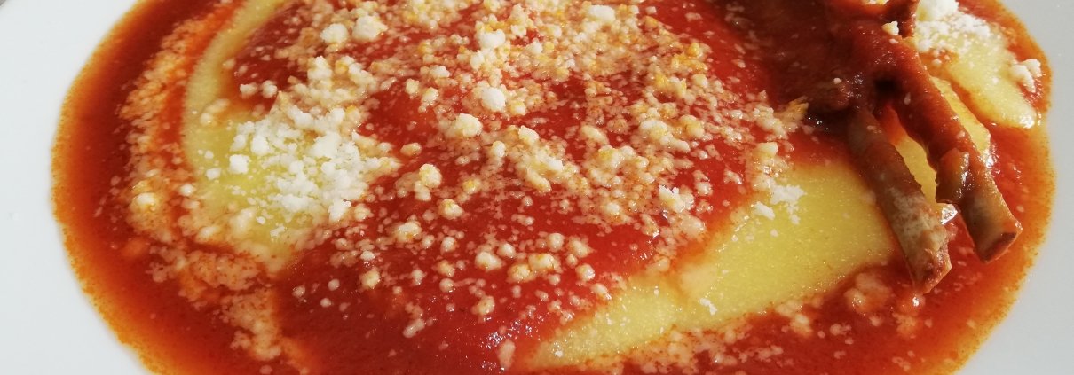 Polenta al sugo di costolette di cinghiale