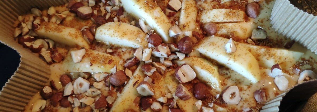 Torta di mele con nocciole, senza glutine e senza lattosio