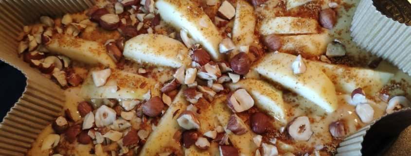 Torta di mele con nocciole, senza glutine e senza lattosio