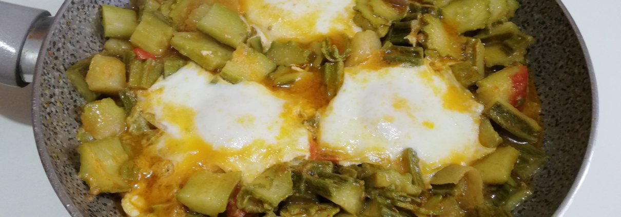 Uova, zucchine e patate in padella