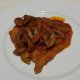 Fettine panate e infornate nel sugo di funghi