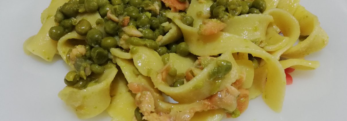 Pappardelle al salmone e piselli