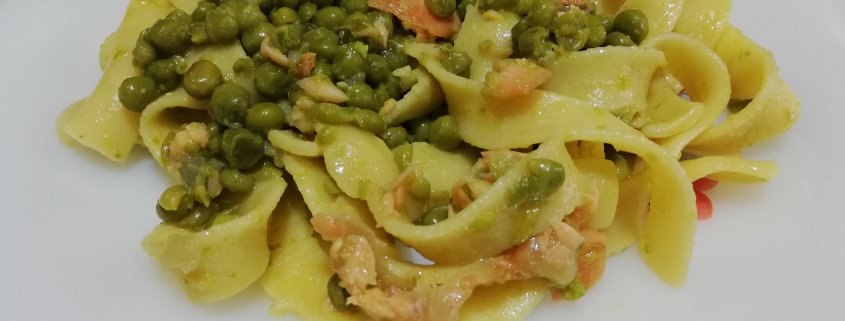 Pappardelle al salmone e piselli