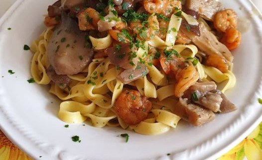 Fettuccine con funghi porcini e gamberi di Giada