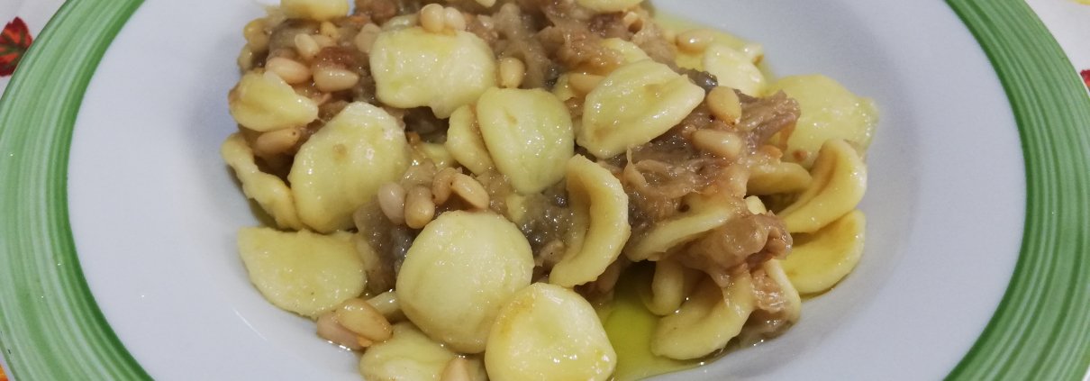Orecchiette con melanzane e pinoli