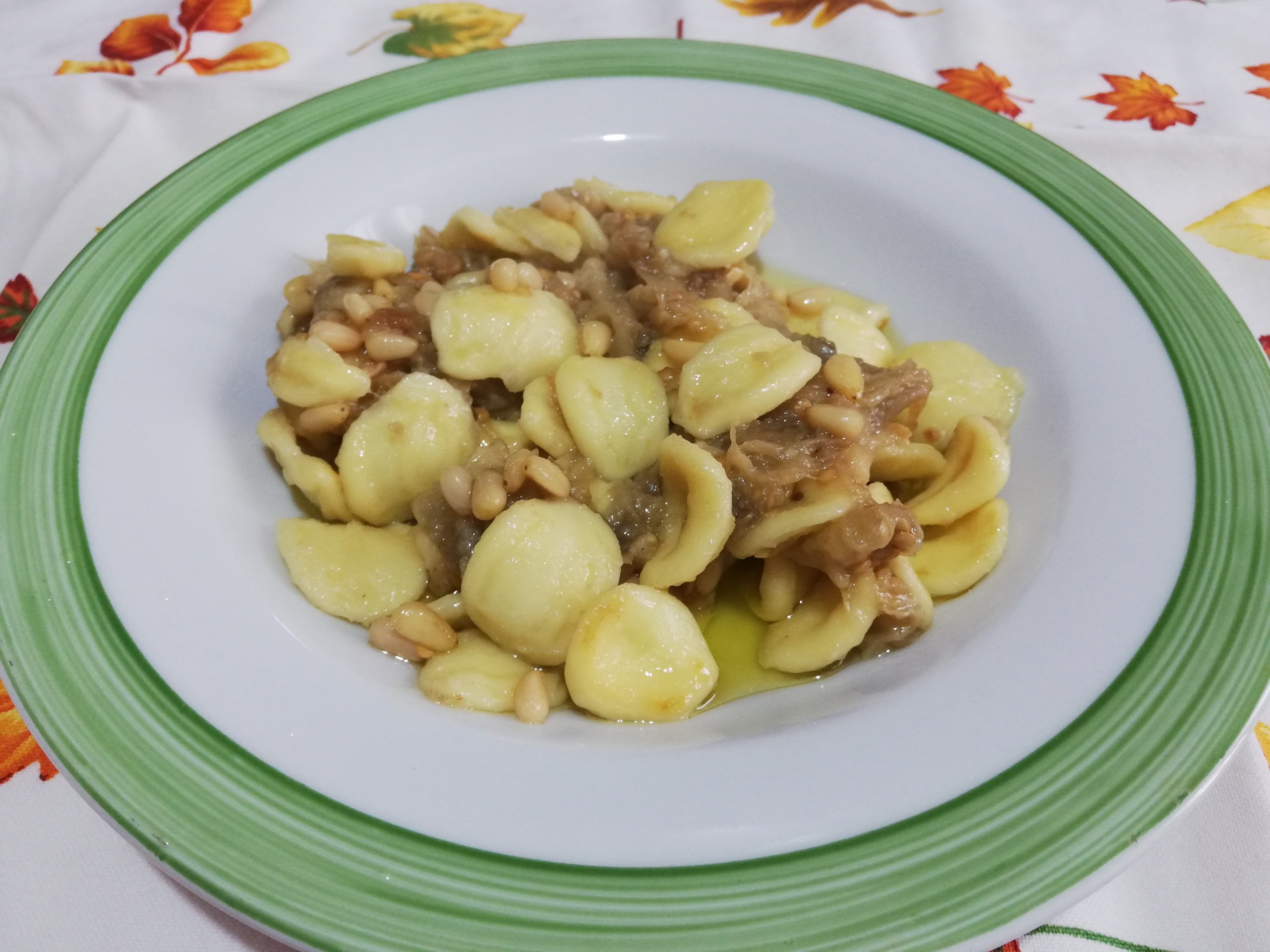 Orecchiette con melanzane e pinoli