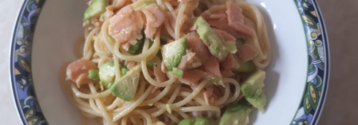 Spaghetti con salmone e avocado di Sonia